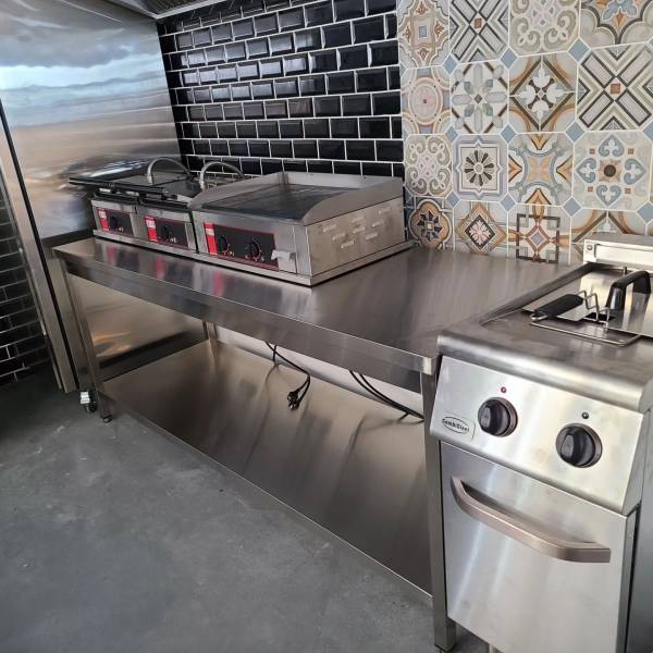 Creation d un snack glacier a La Ciotat et son matériel professionnel adapte