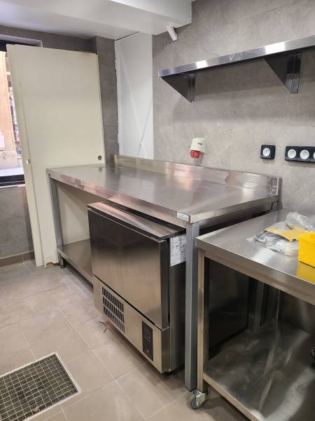 Comment optimiser l'espace dans une petite cuisine professionnelle à Marseille