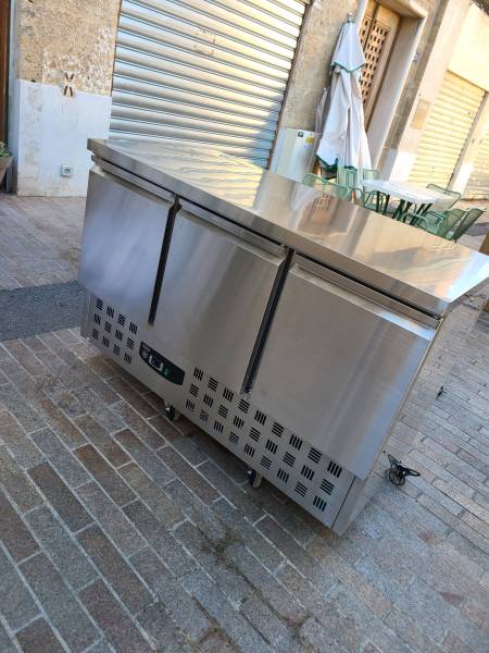 Equipements professionnelles pour cuisine à Toulon : conservateur de crème glacée