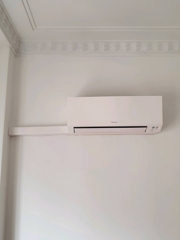 Pose de climatisation réversible Daikin triple split sur Marseille 13